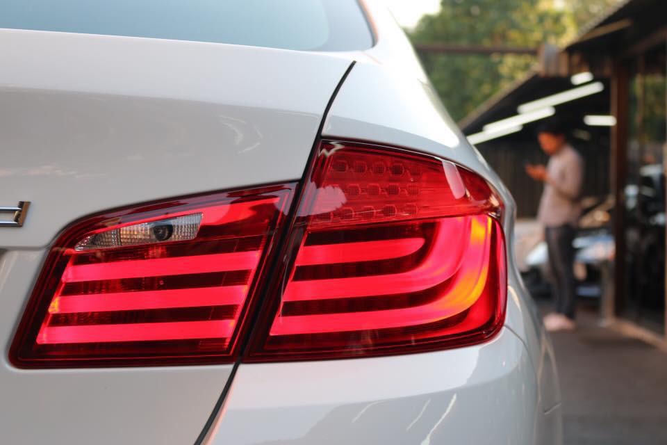 BMW 5 Series F10 525d ปี 2013 สีขาว (รูปที่ 6)