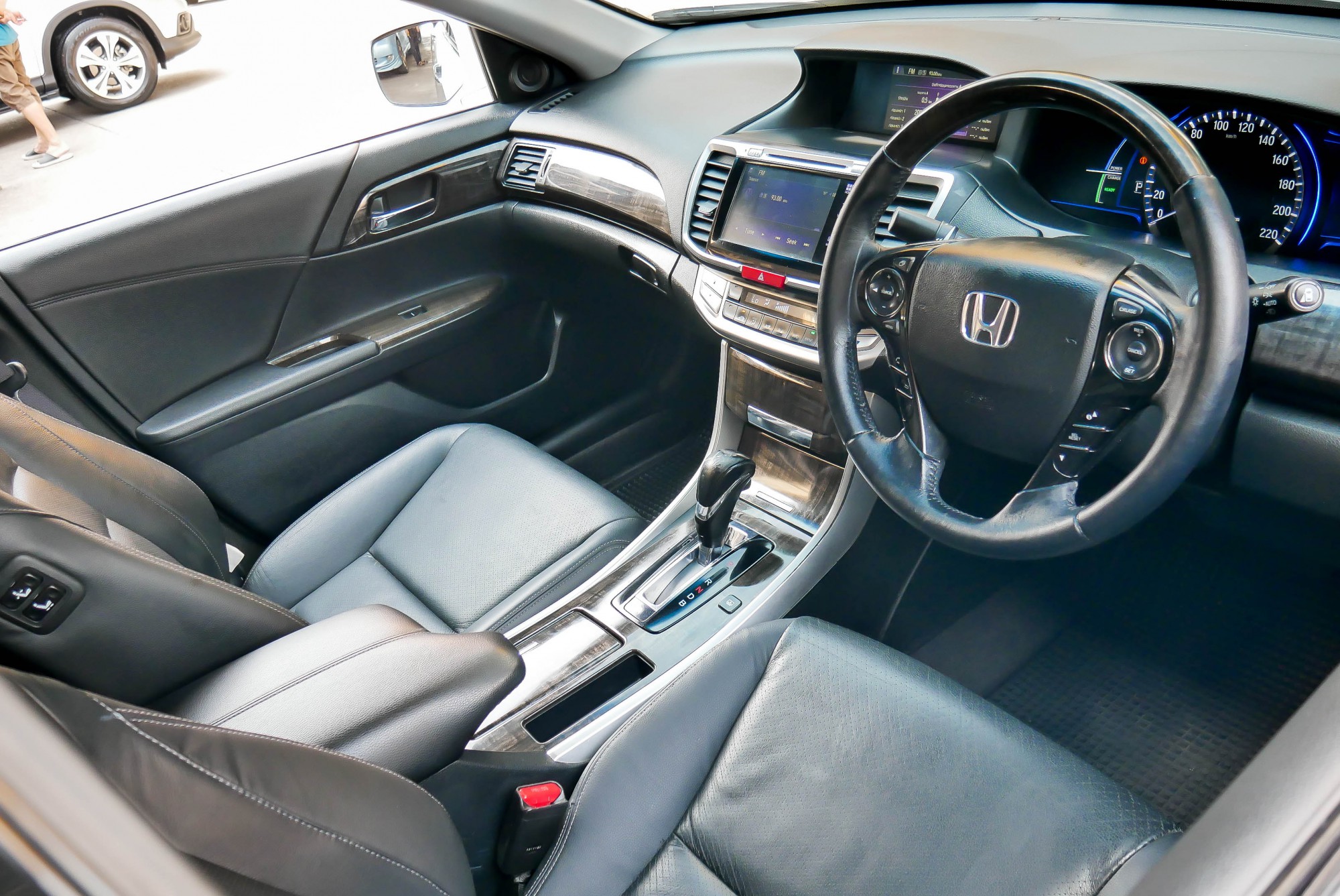 HONDA ACCORD G9 2.0 HYBRID AT ปี 2015 สีขาว (รูปที่ 7)