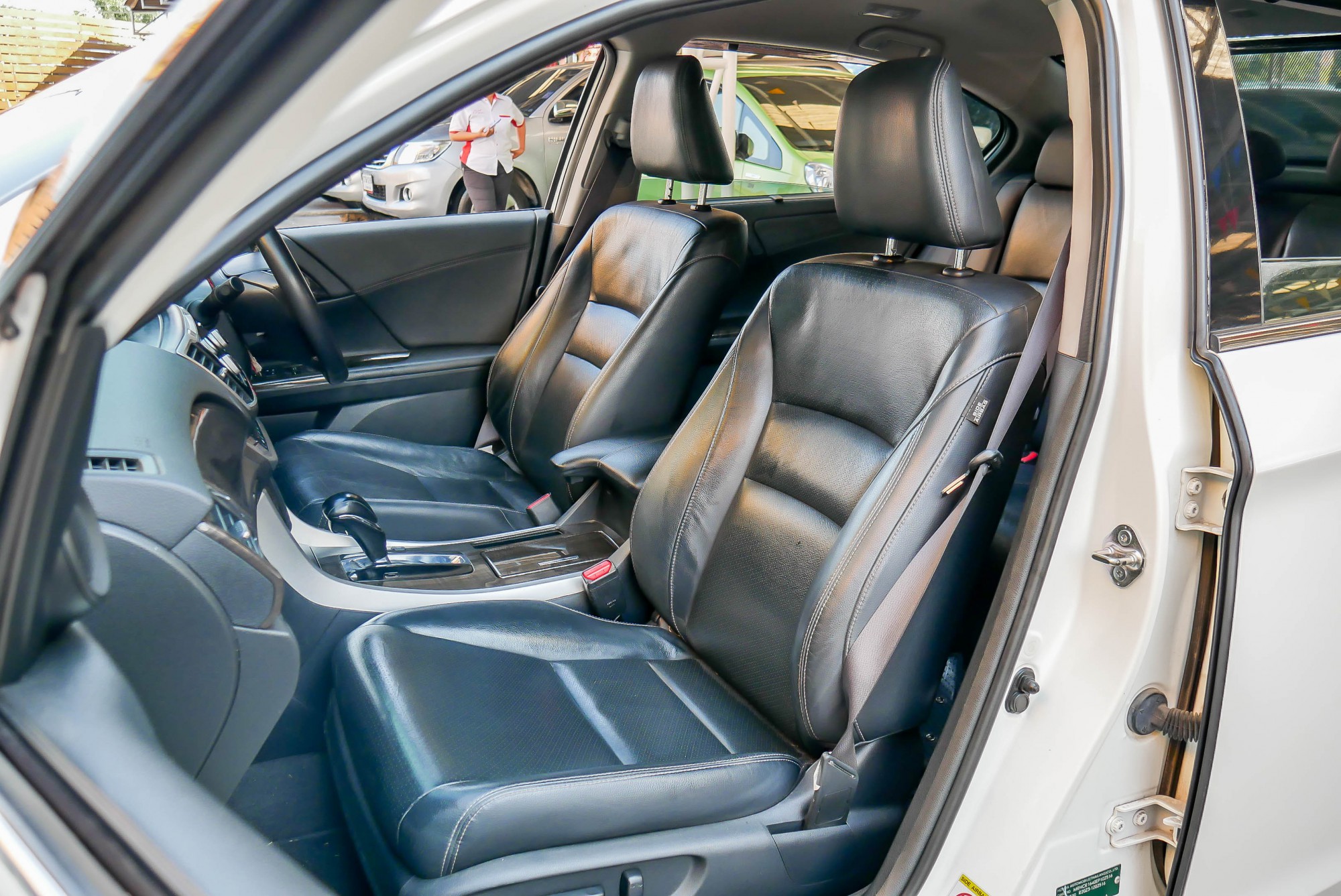 HONDA ACCORD G9 2.0 HYBRID AT ปี 2015 สีขาว (รูปที่ 10)