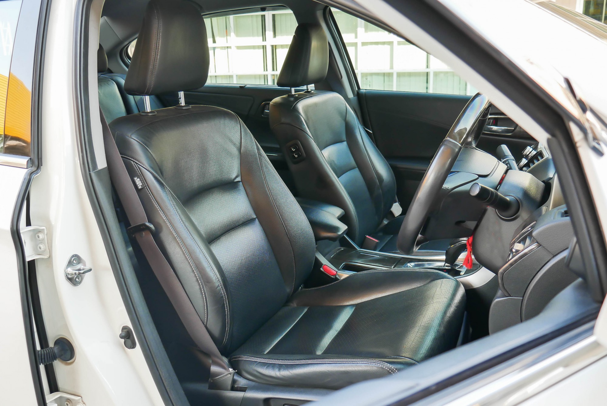 HONDA ACCORD G9 2.0 HYBRID AT ปี 2015 สีขาว (รูปที่ 11)