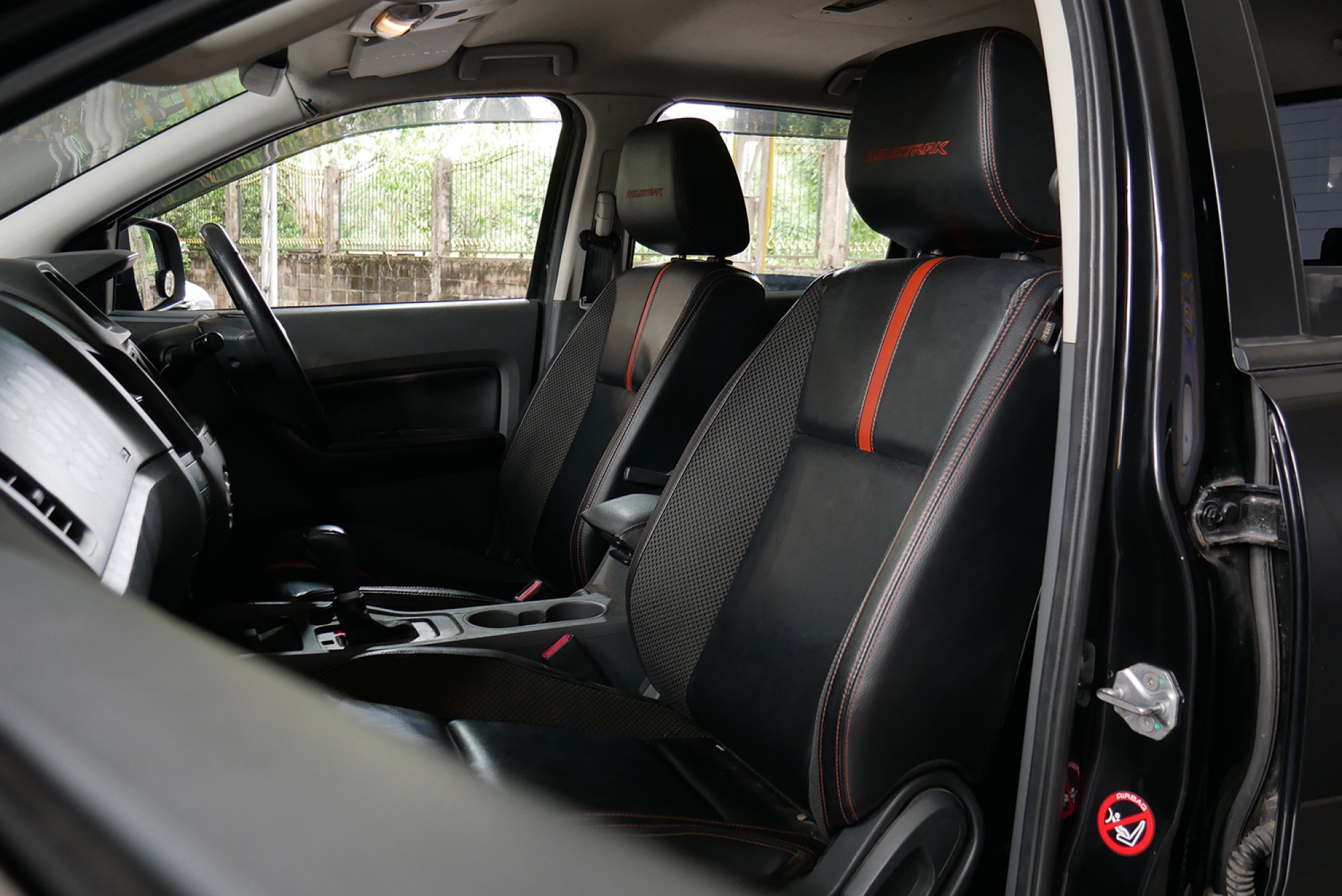 FORD RANGER DOUBLECAB 3.2 WILDTACK 4X4 AT ปี 2014 สีดำ (รูปที่ 7)