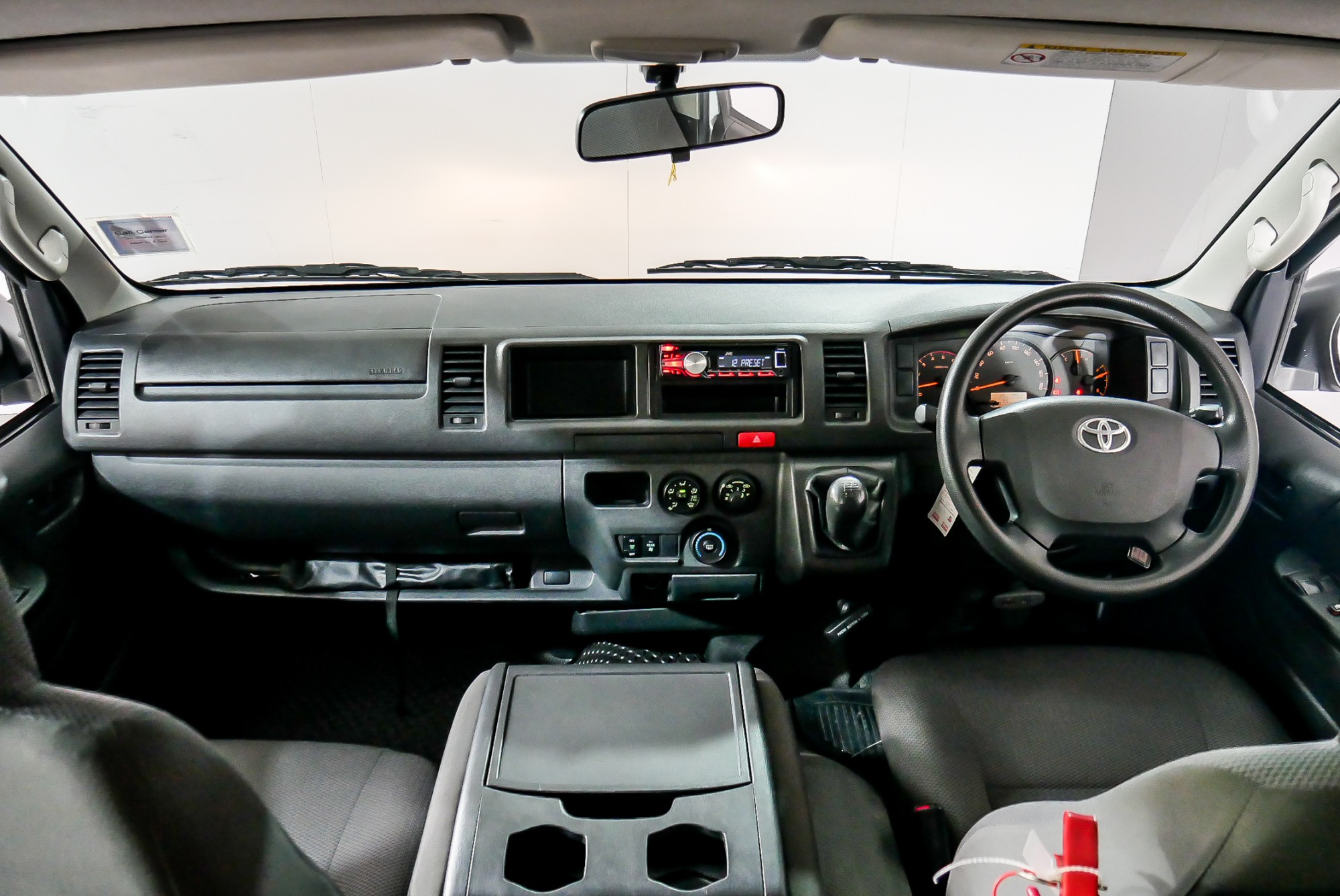 Toyota COMMUTER 3.0 D4D ปี 2014 สีเงิน (รูปที่ 5)