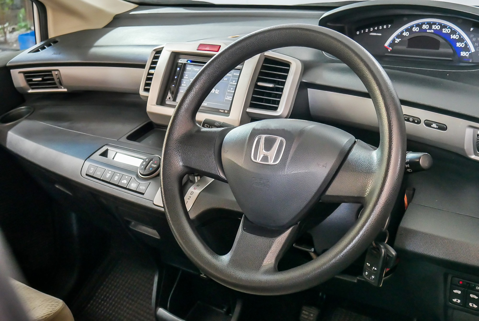 HONDA FREED 1.5 SE MINOR CHANGE ปี 2013 สีขาว (รูปที่ 12)