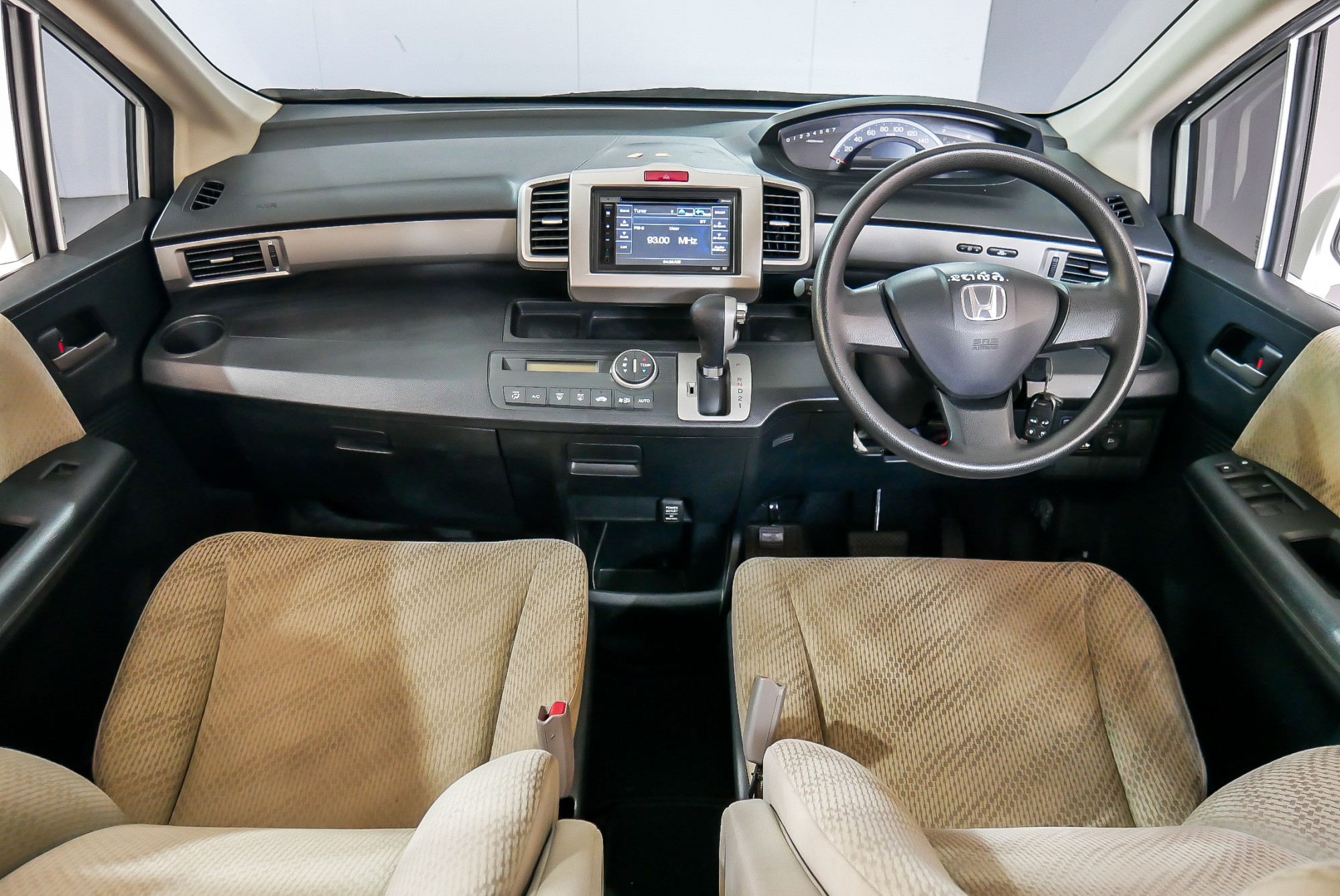 HONDA FREED 1.5 SE MINOR CHANGE ปี 2013 สีขาว (รูปที่ 5)