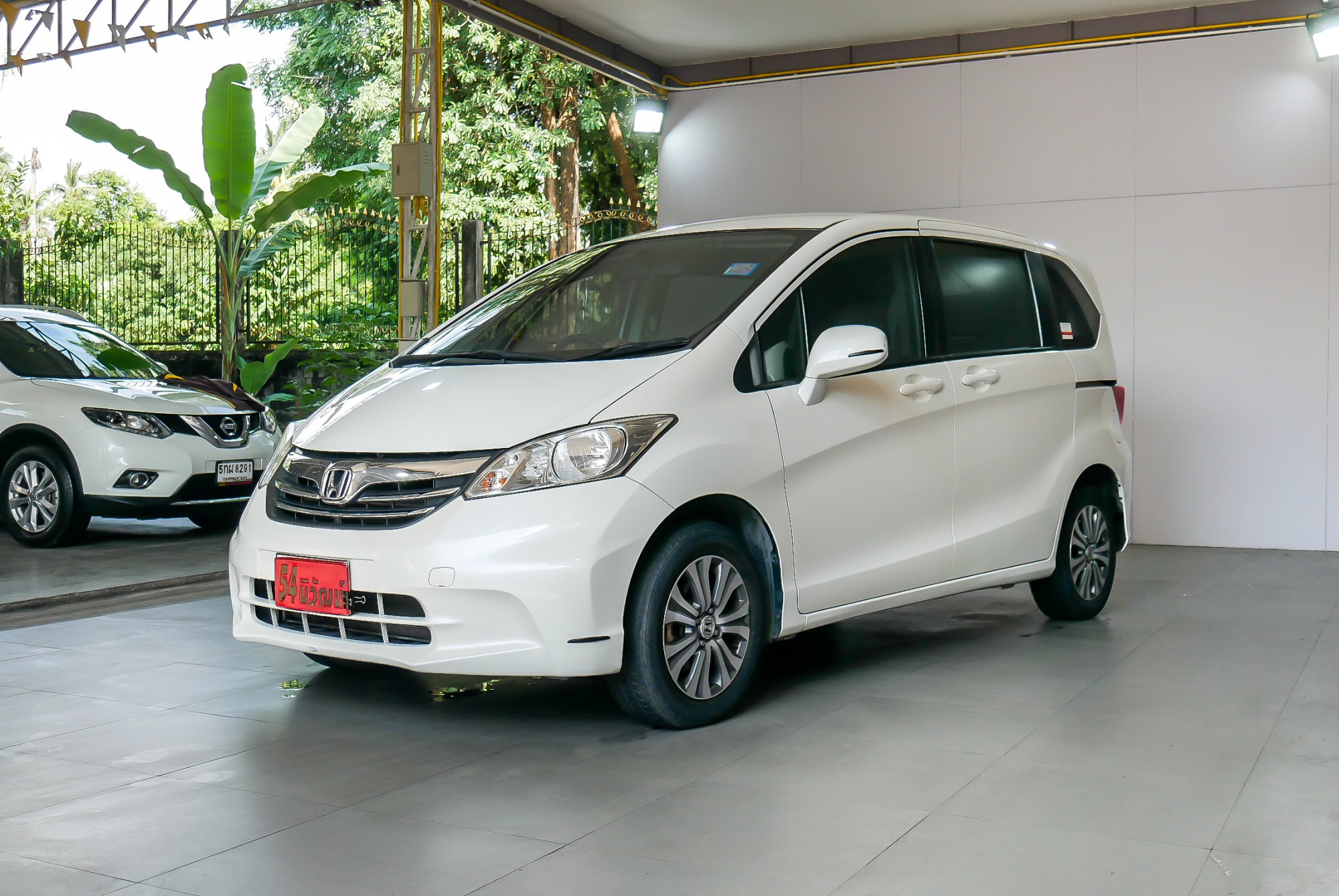HONDA FREED 1.5 SE MINOR CHANGE ปี 2013 สีขาว (รูปที่ 2)