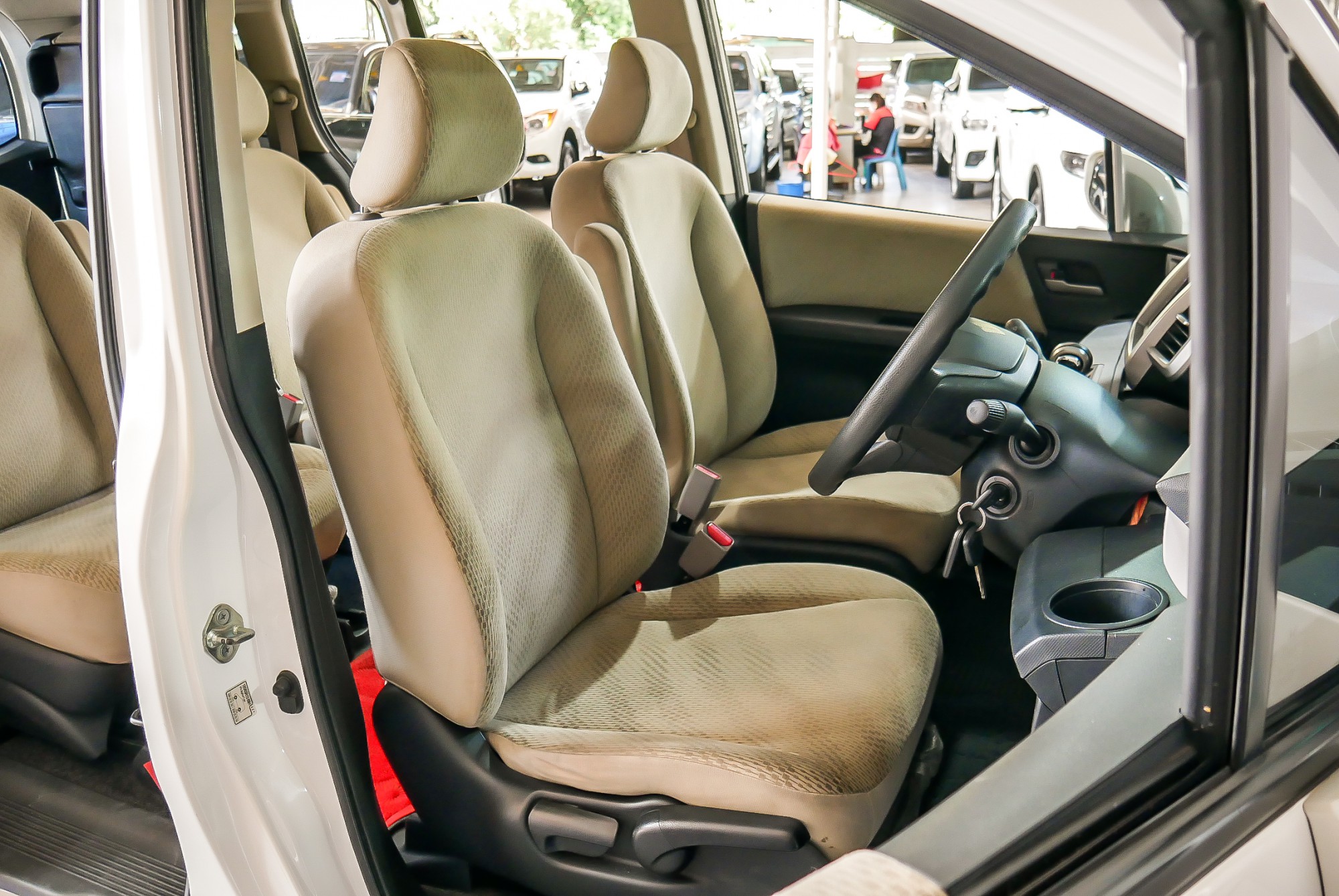 HONDA FREED 1.5 SE MINOR CHANGE ปี 2013 สีขาว (รูปที่ 7)