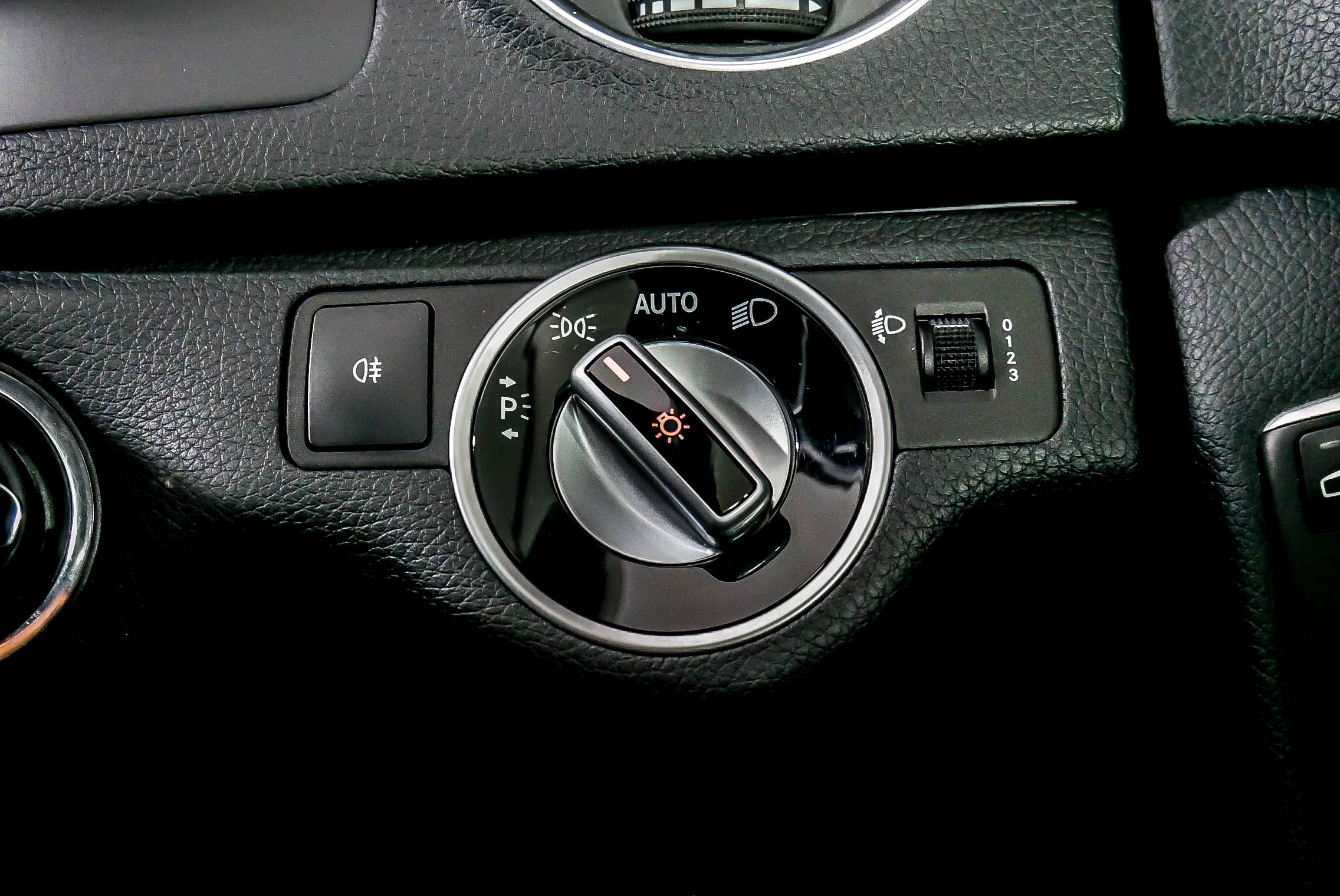 MERCEDES BENZ C200 W204 1.8 CGI BE STYLE AT ปี 2014 สีขาว (รูปที่ 7)