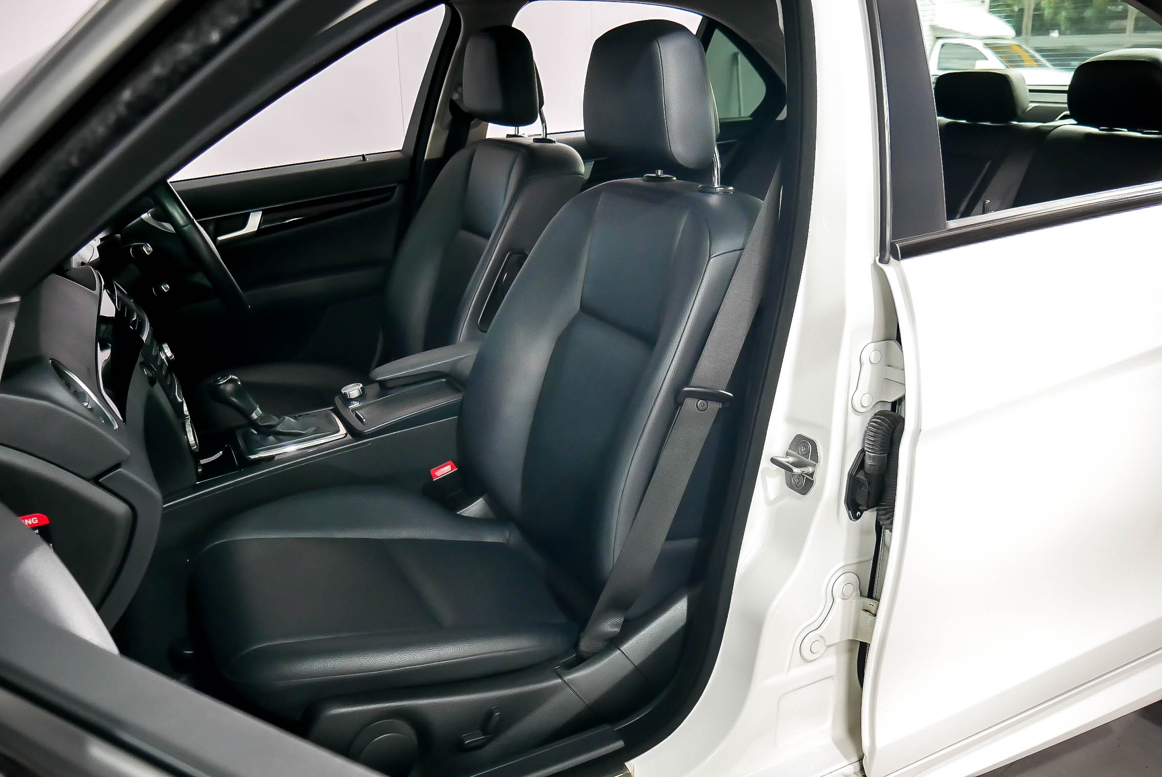 MERCEDES BENZ C200 W204 1.8 CGI BE STYLE AT ปี 2014 สีขาว (รูปที่ 5)
