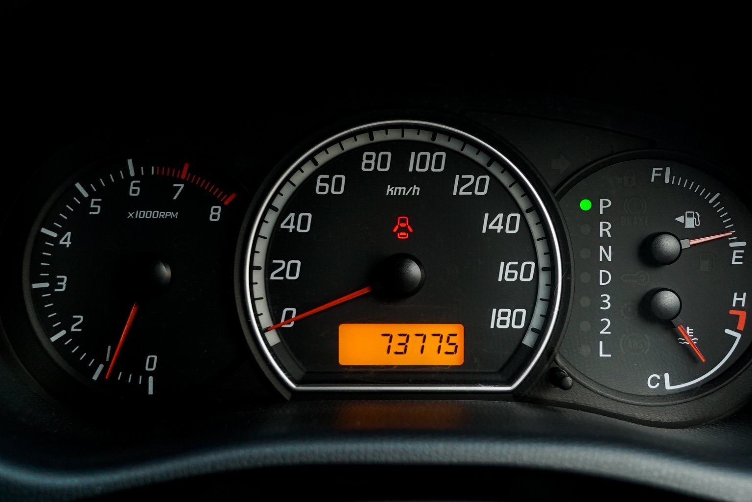 Suzuki Swift ปี 2012 สีแดง (รูปที่ 5)