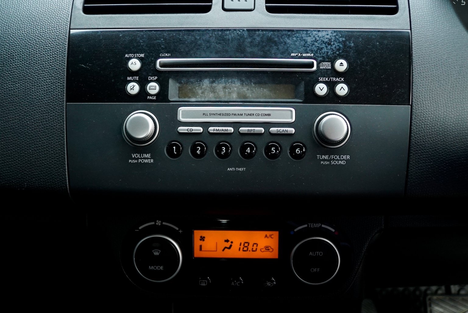 Suzuki Swift ปี 2012 สีแดง (รูปที่ 6)