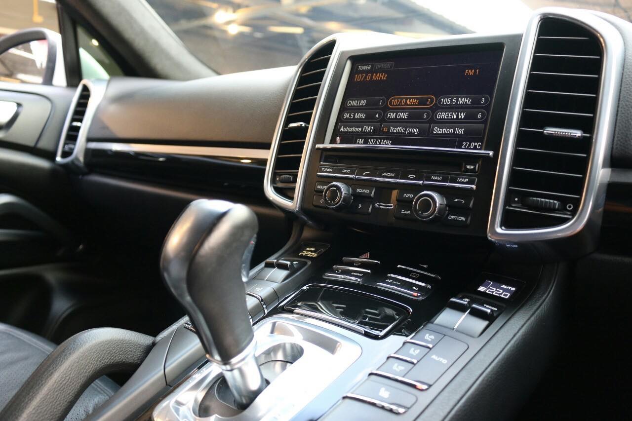 Porsche Cayenne ปี 2012 สีขาว (รูปที่ 14)