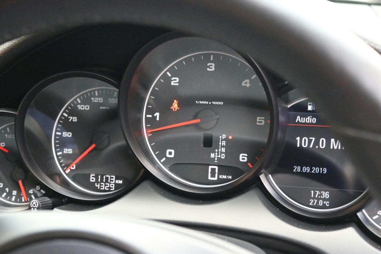 Porsche Cayenne ปี 2012 สีขาว (รูปที่ 29)