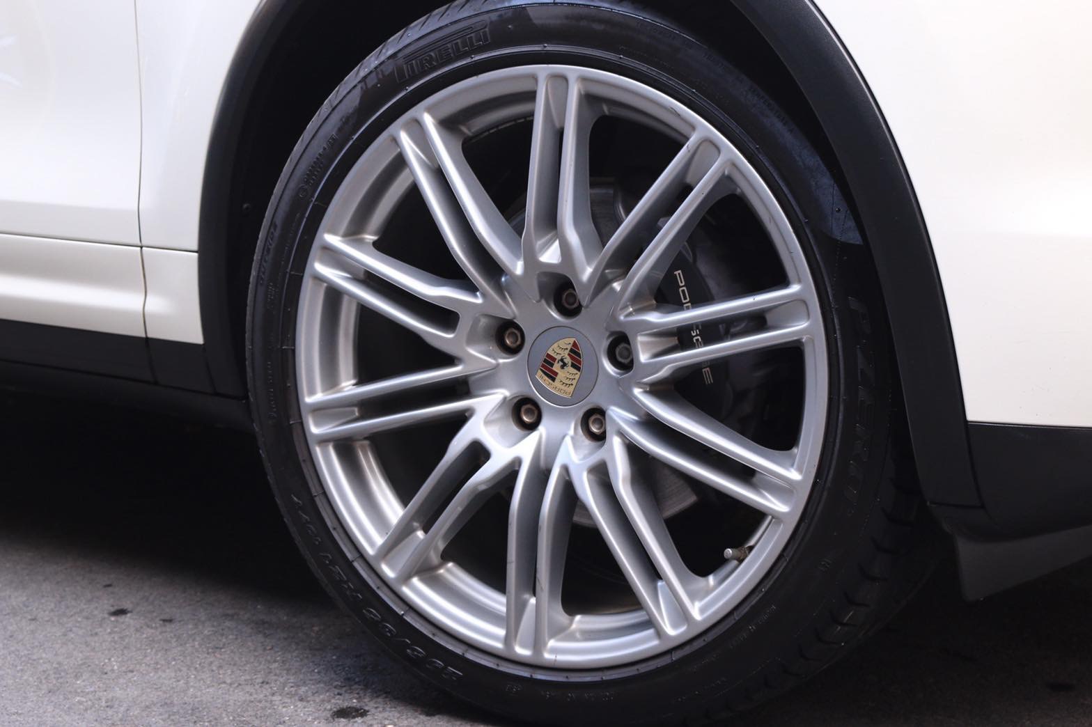 Porsche Cayenne ปี 2012 สีขาว (รูปที่ 8)