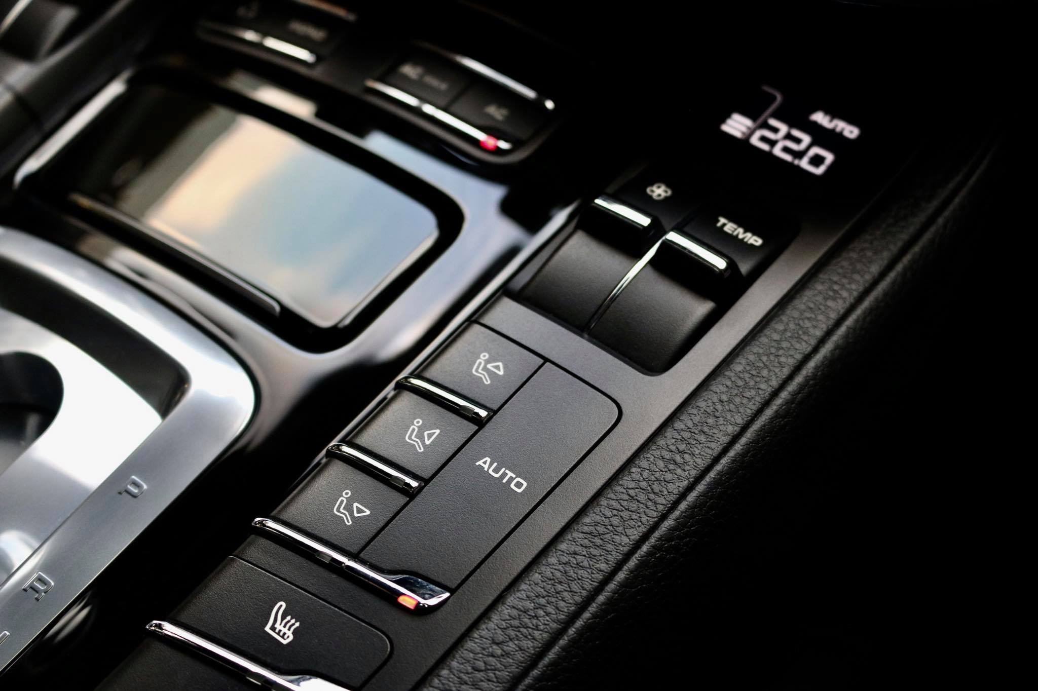 Porsche Cayenne ปี 2012 สีขาว (รูปที่ 26)