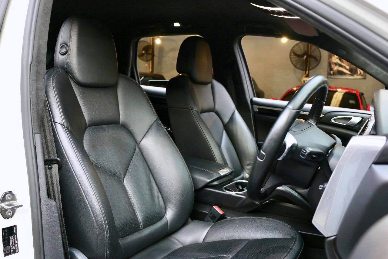 Porsche Cayenne ปี 2012 สีขาว (รูปที่ 15)