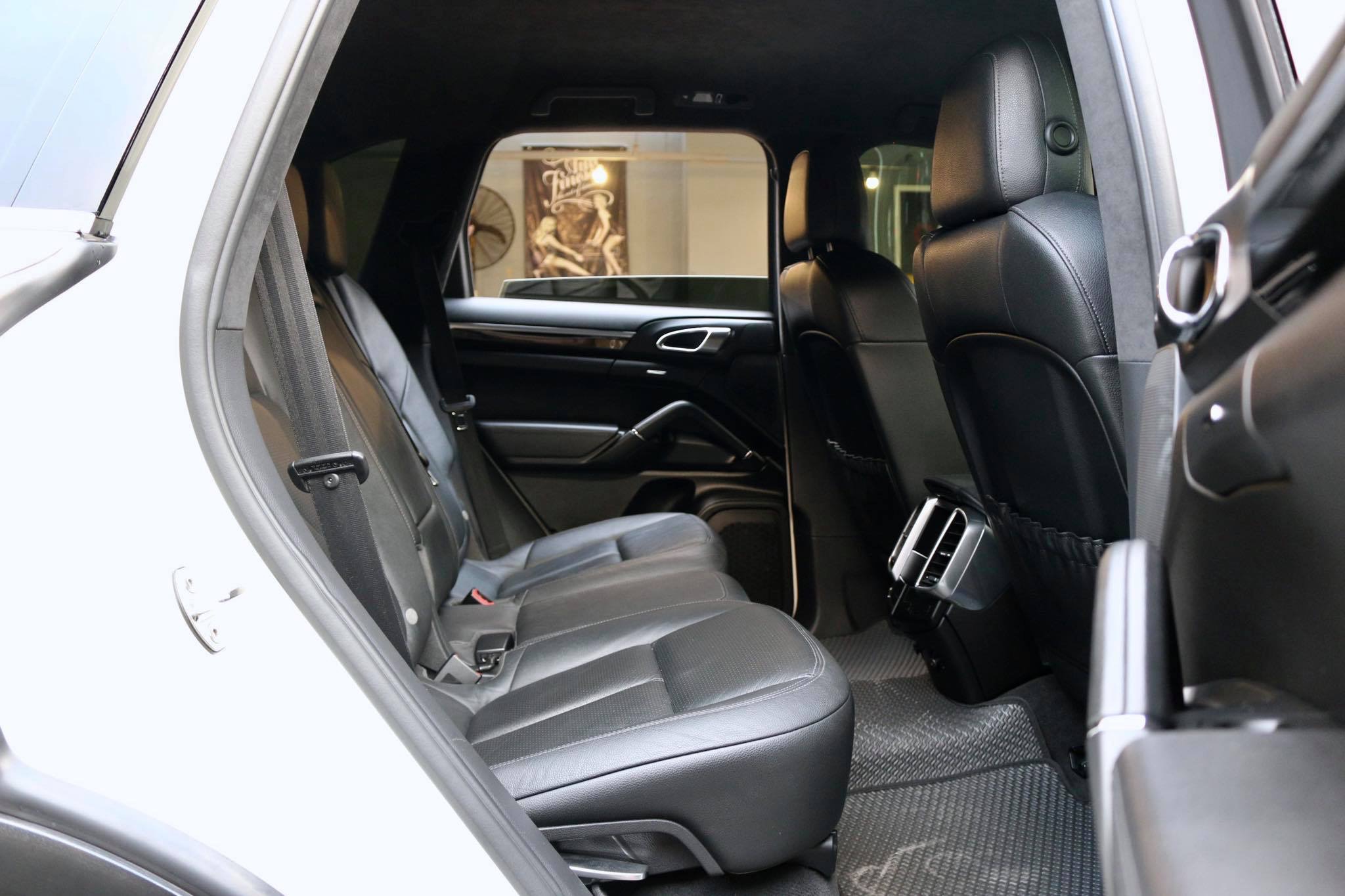 Porsche Cayenne ปี 2012 สีขาว (รูปที่ 18)