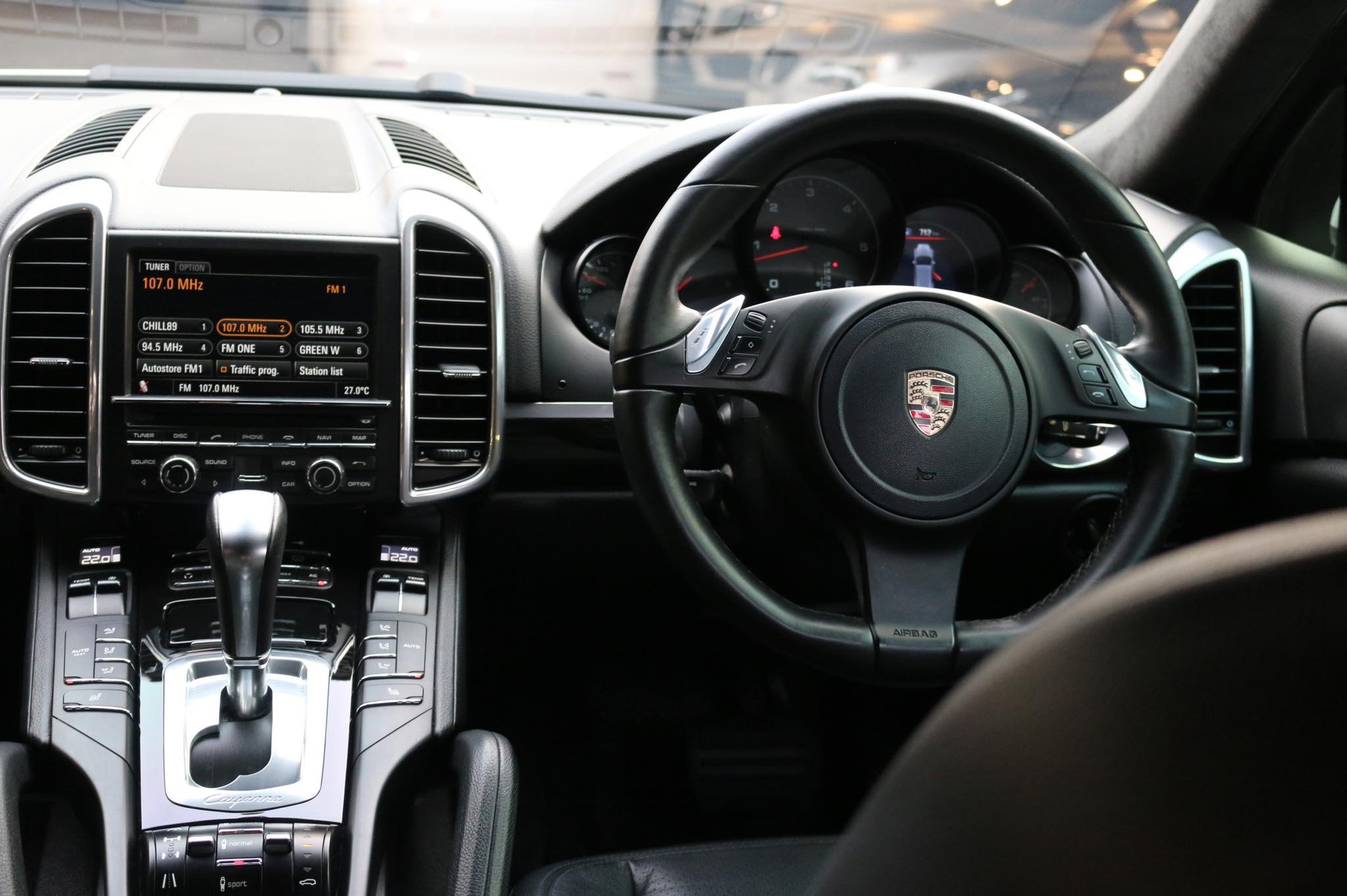 Porsche Cayenne ปี 2012 สีขาว (รูปที่ 11)