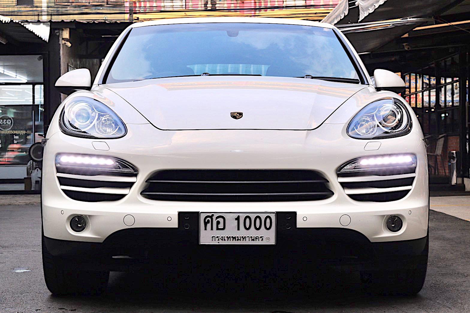 Porsche Cayenne ปี 2012 สีขาว