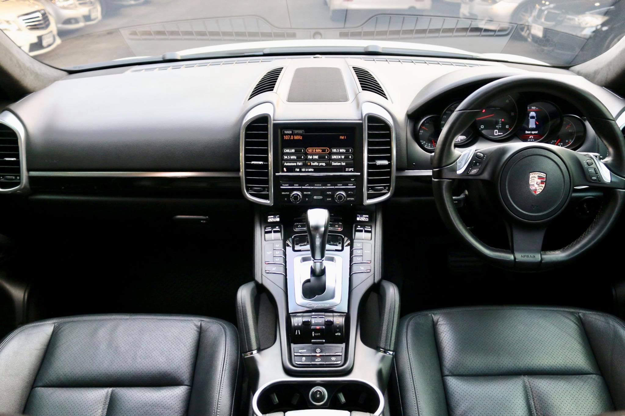 Porsche Cayenne ปี 2012 สีขาว (รูปที่ 12)