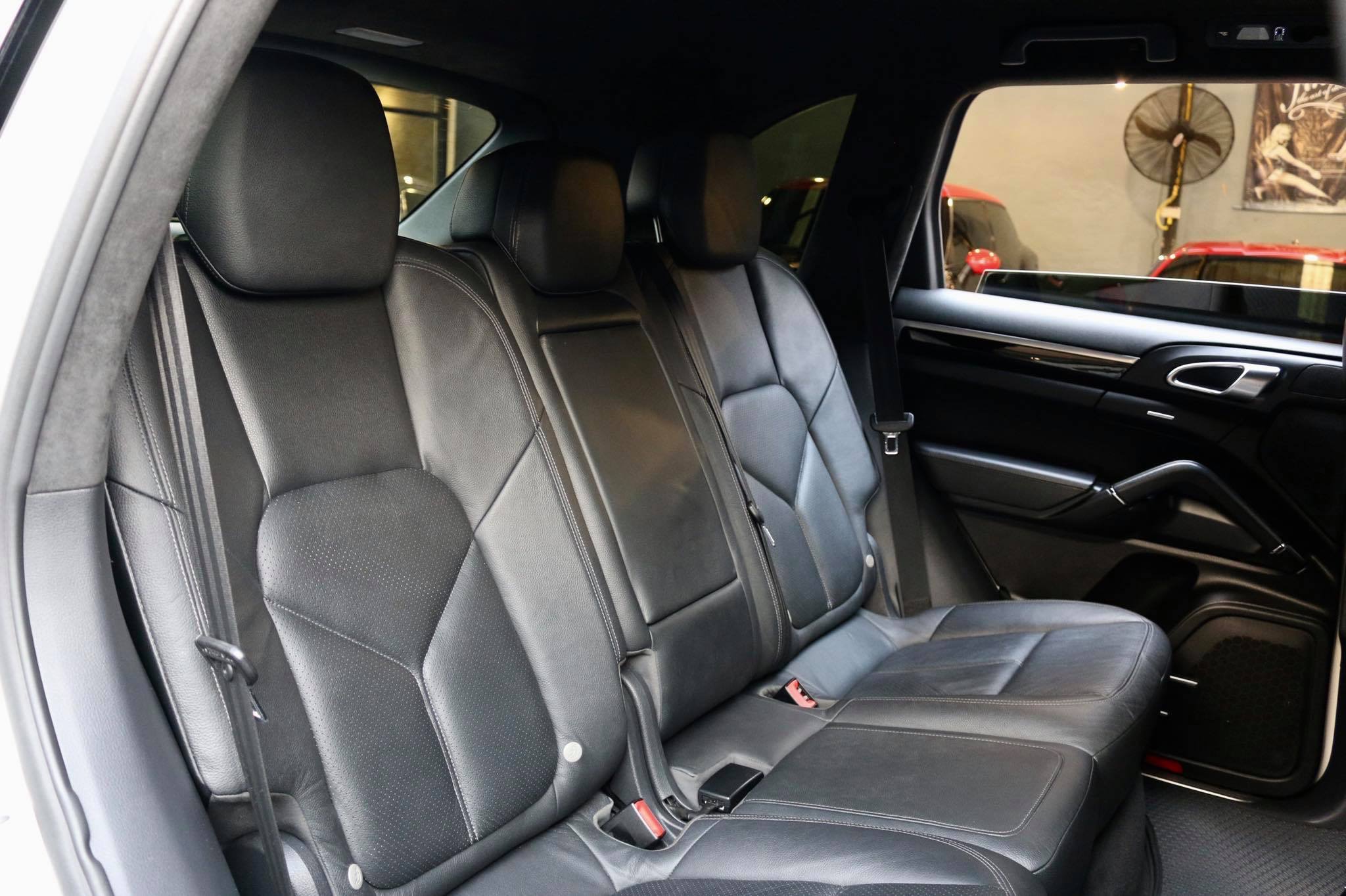 Porsche Cayenne ปี 2012 สีขาว (รูปที่ 17)