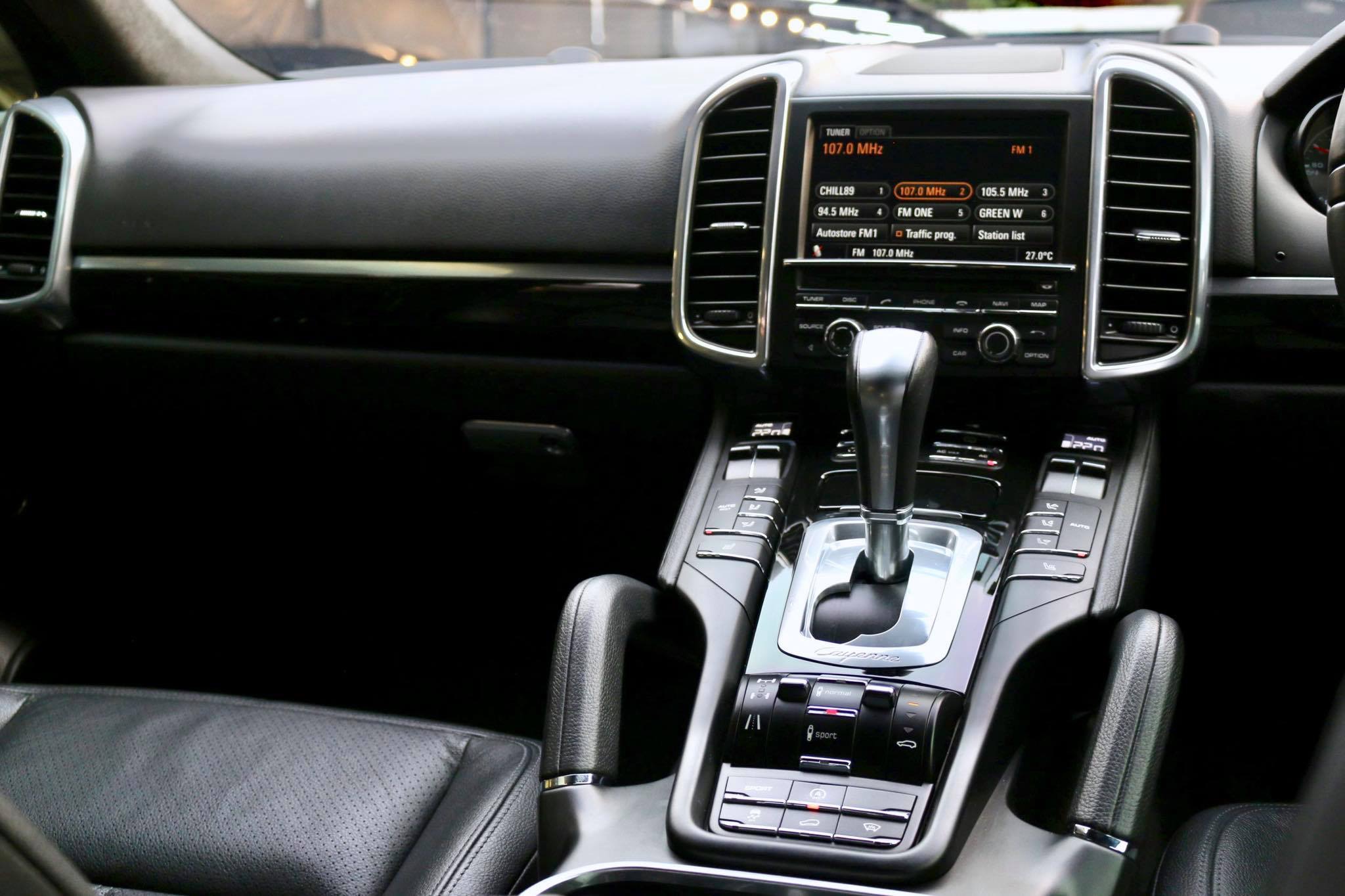 Porsche Cayenne ปี 2012 สีขาว (รูปที่ 13)
