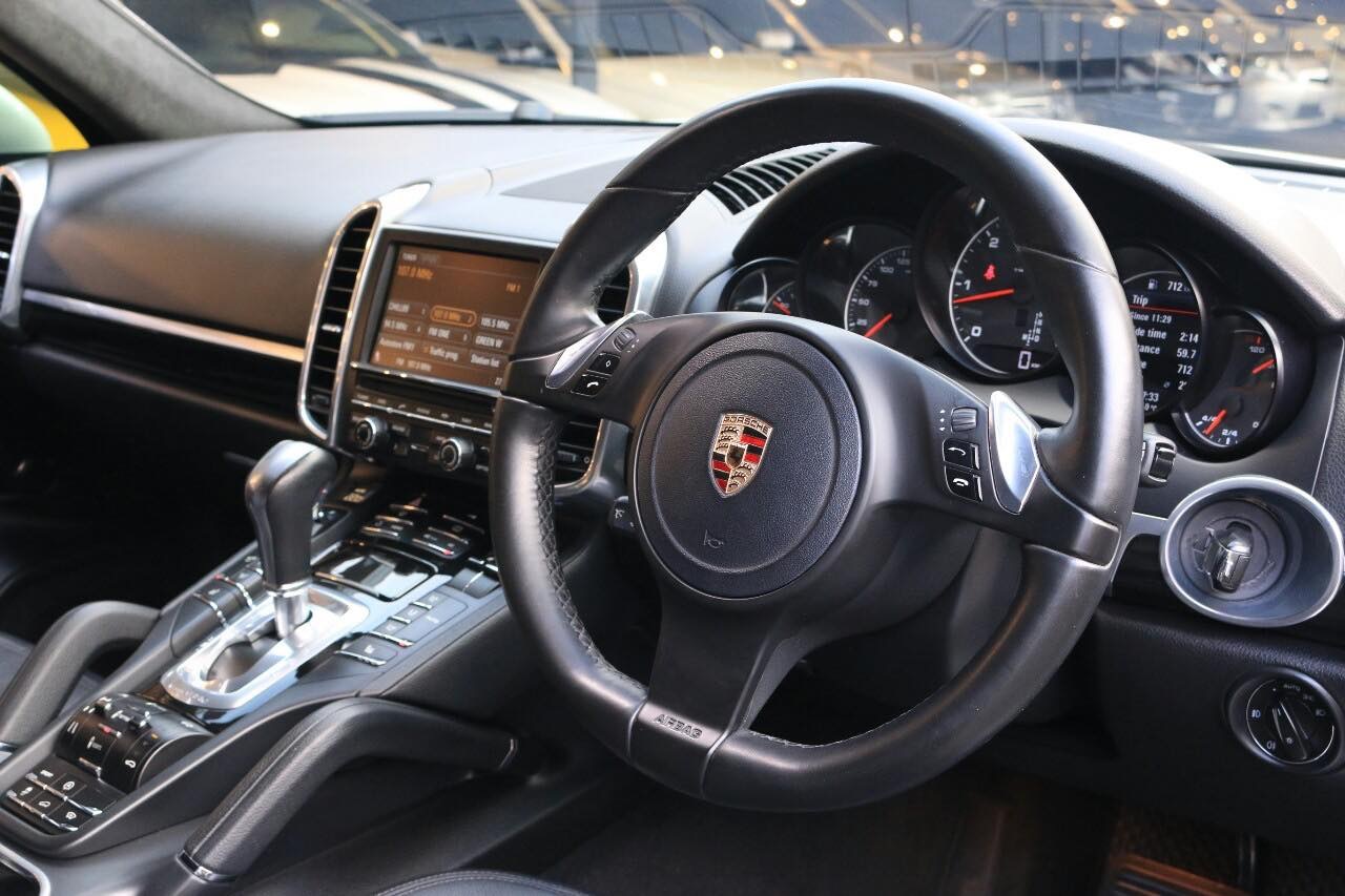Porsche Cayenne ปี 2012 สีขาว (รูปที่ 10)
