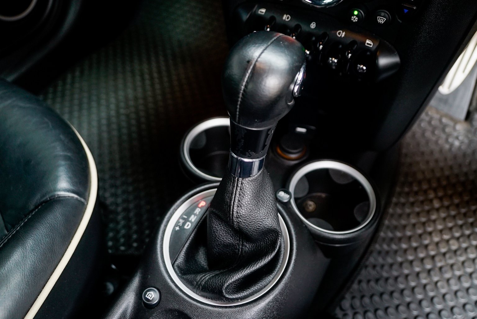 Mini Hatch (Cooper) Gen2 R58 (Coupe) ปี 2012 สีแดง (รูปที่ 8)
