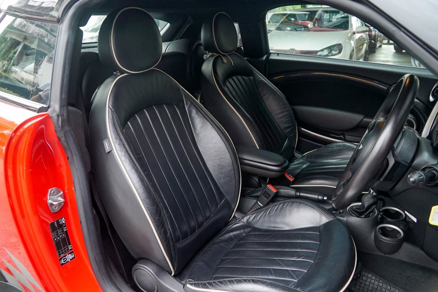 Mini Hatch (Cooper) Gen2 R58 (Coupe) ปี 2012 สีแดง (รูปที่ 11)