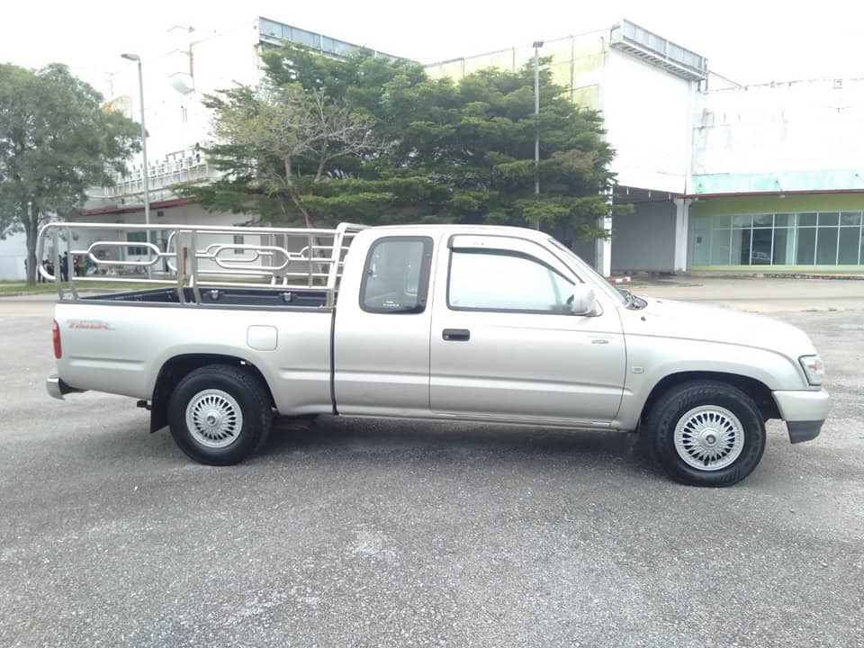 Toyota Hilux Tiger Extra cab ปี 2004 สีเงิน (รูปที่ 2)