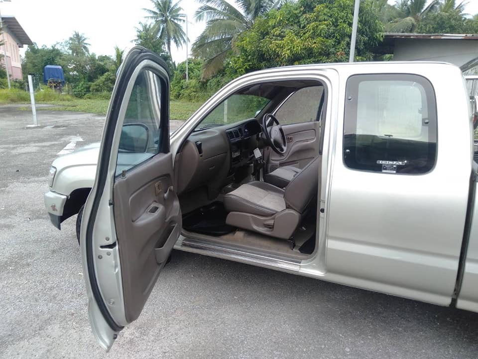 Toyota Hilux Tiger Extra cab ปี 2004 สีเงิน (รูปที่ 11)