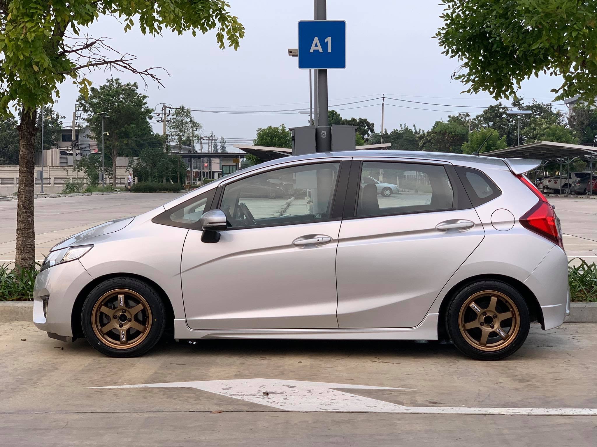 Honda Jazz GK ปี 2016 สีเงิน (รูปที่ 6)