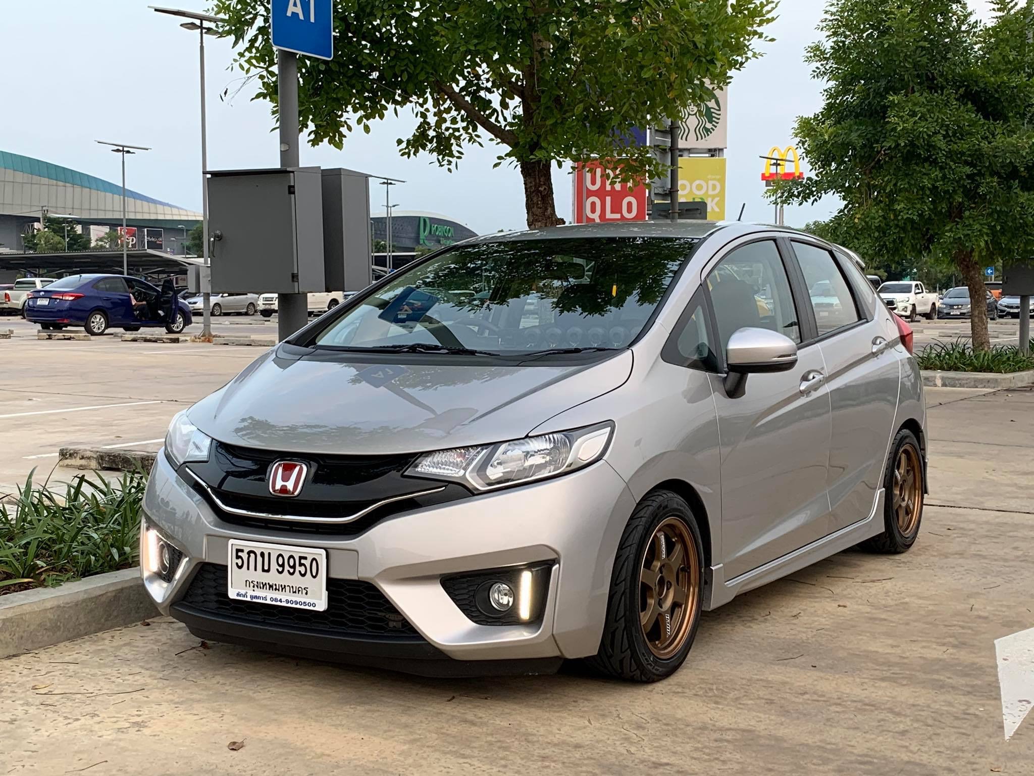 Honda Jazz GK ปี 2016 สีเงิน (รูปที่ 11)