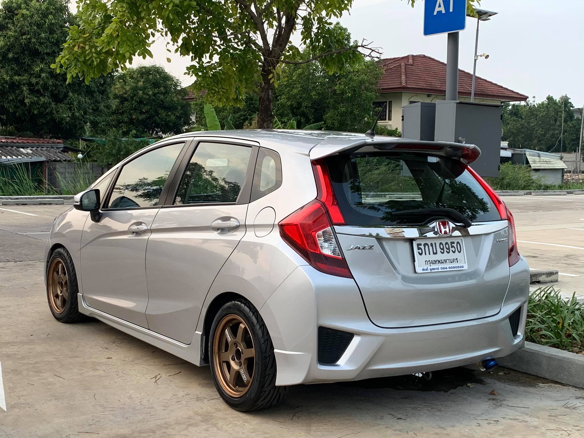Honda Jazz GK ปี 2016 สีเงิน (รูปที่ 10)