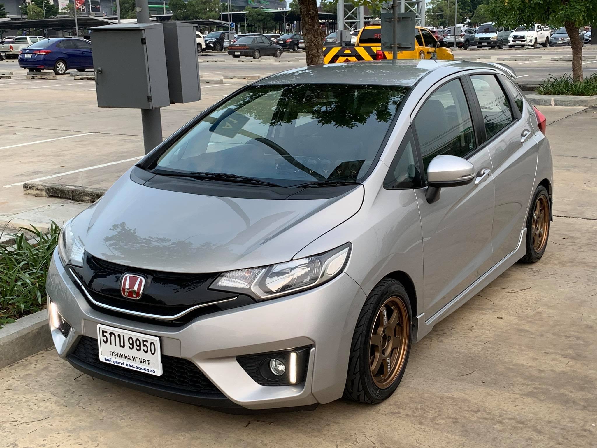 Honda Jazz GK ปี 2016 สีเงิน (รูปที่ 9)