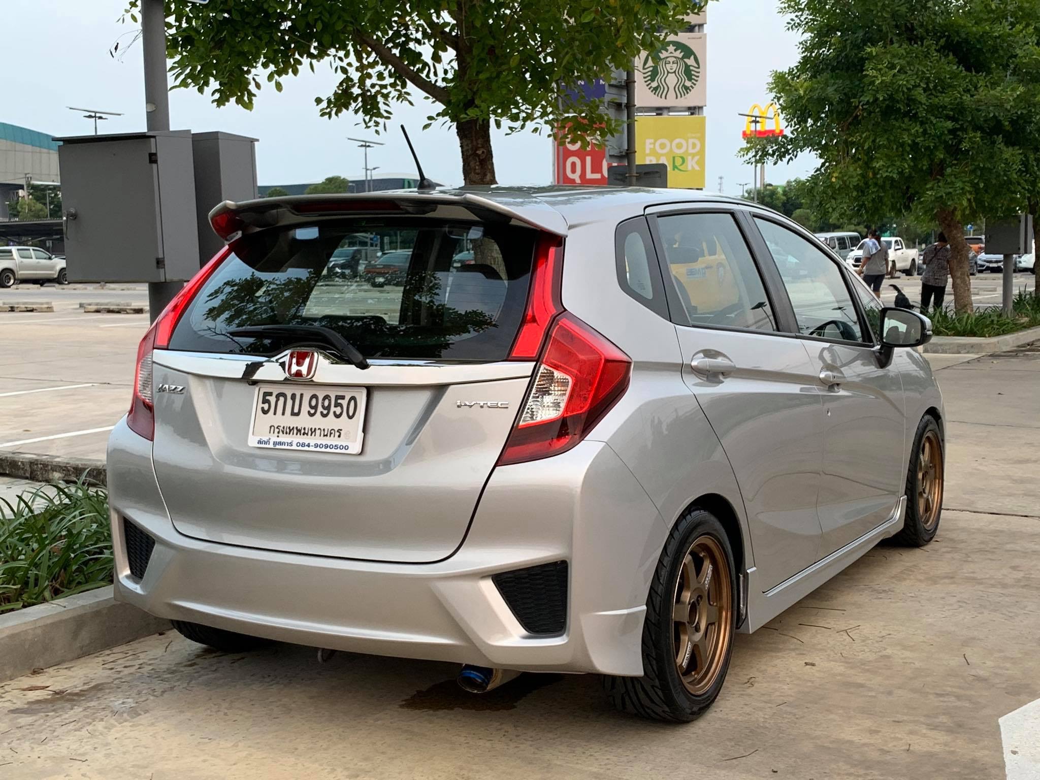Honda Jazz GK ปี 2016 สีเงิน (รูปที่ 12)