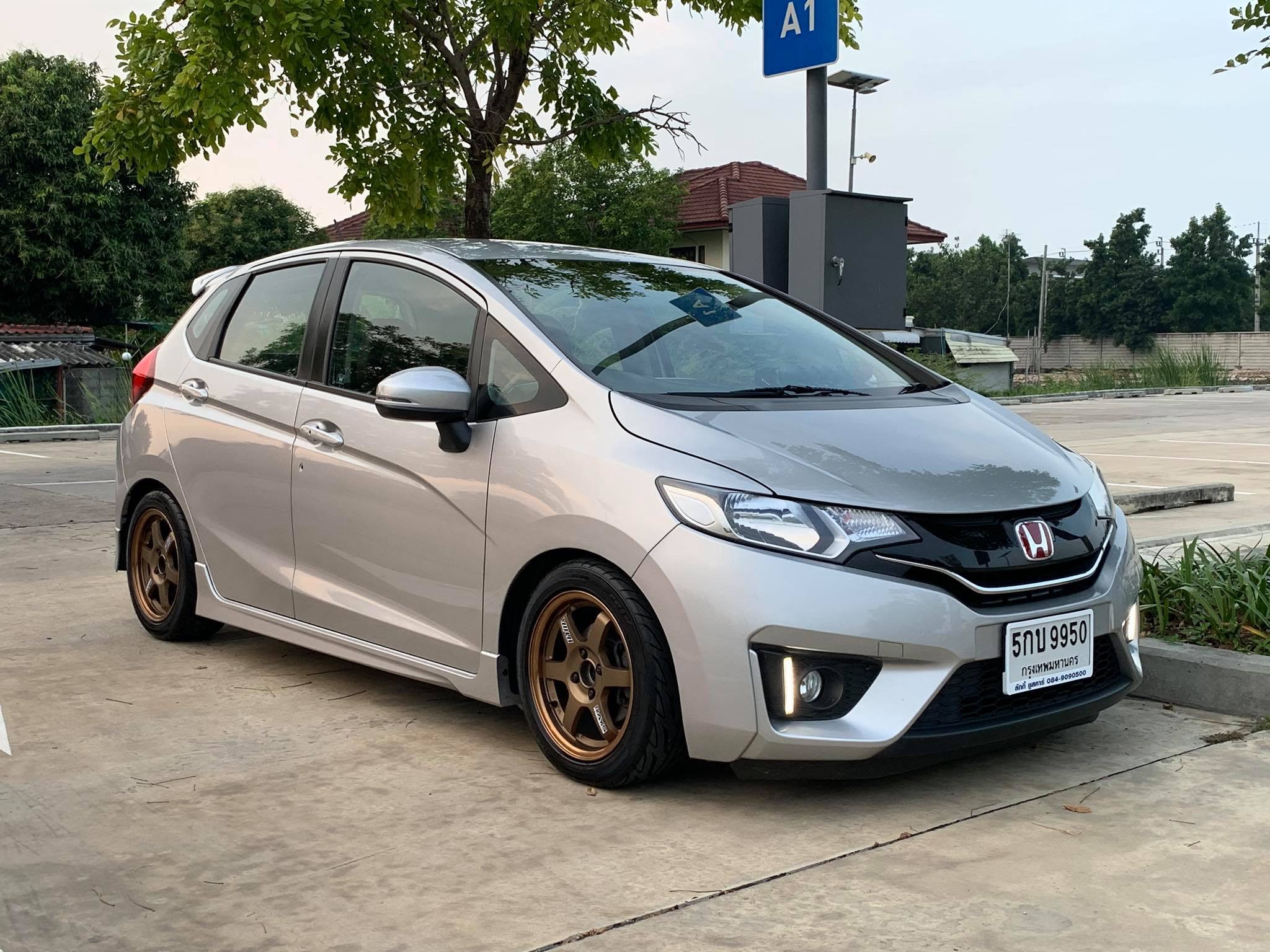 Honda Jazz GK ปี 2016 สีเงิน (รูปที่ 13)