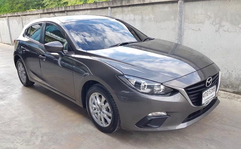 Mazda 3 Hatchback ปี 2015 สีเทา