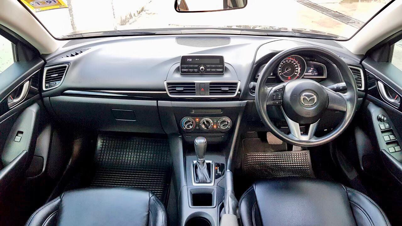 Mazda 3 Hatchback ปี 2015 สีเทา (รูปที่ 10)