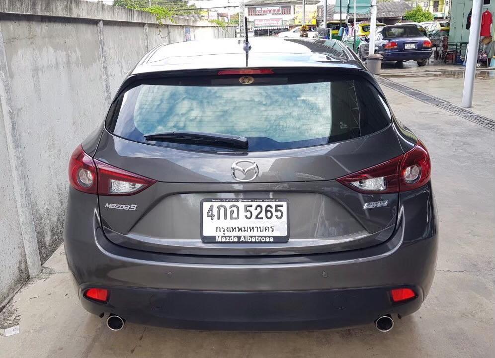 Mazda 3 Hatchback ปี 2015 สีเทา