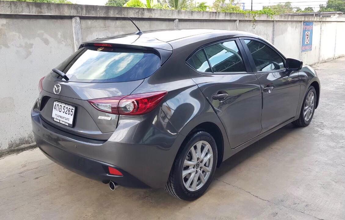 Mazda 3 Hatchback ปี 2015 สีเทา