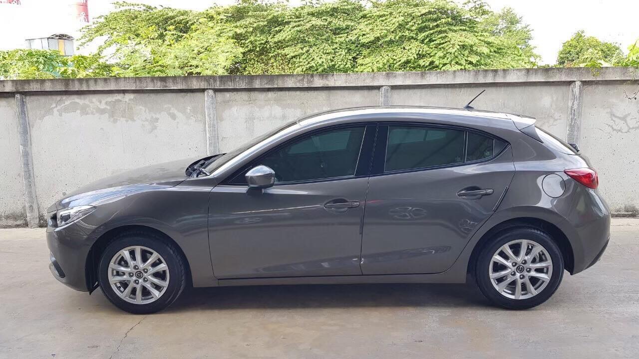 Mazda 3 Hatchback ปี 2015 สีเทา