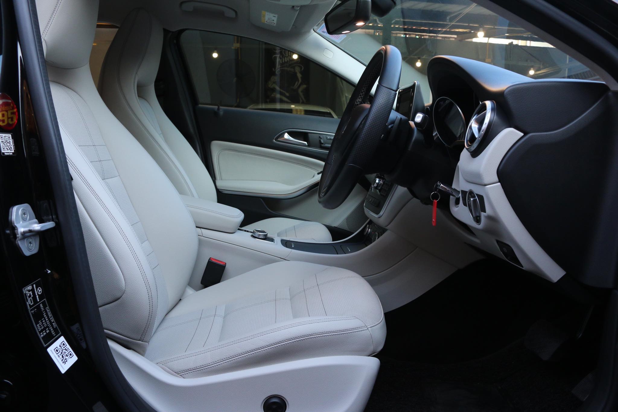 Mercedes-Benz GLA-Class X156 GLA200 ปี 2015 สีดำ (รูปที่ 15)