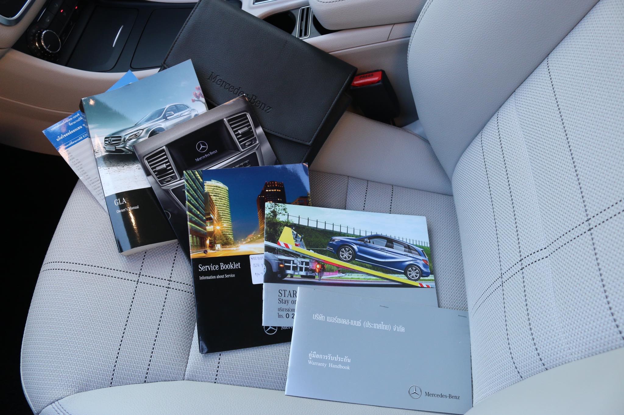 Mercedes-Benz GLA-Class X156 GLA200 ปี 2015 สีดำ (รูปที่ 26)