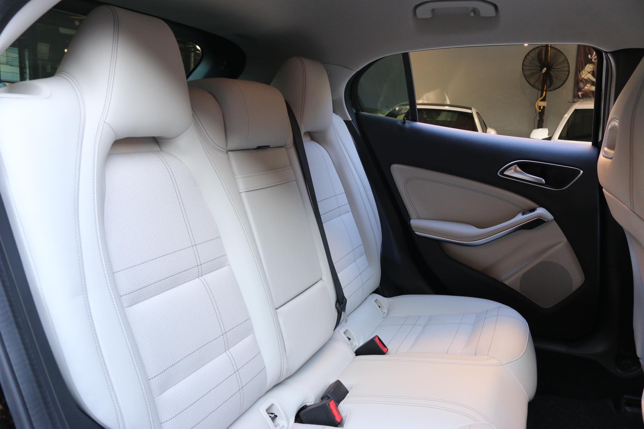 Mercedes-Benz GLA-Class X156 GLA200 ปี 2015 สีดำ (รูปที่ 16)
