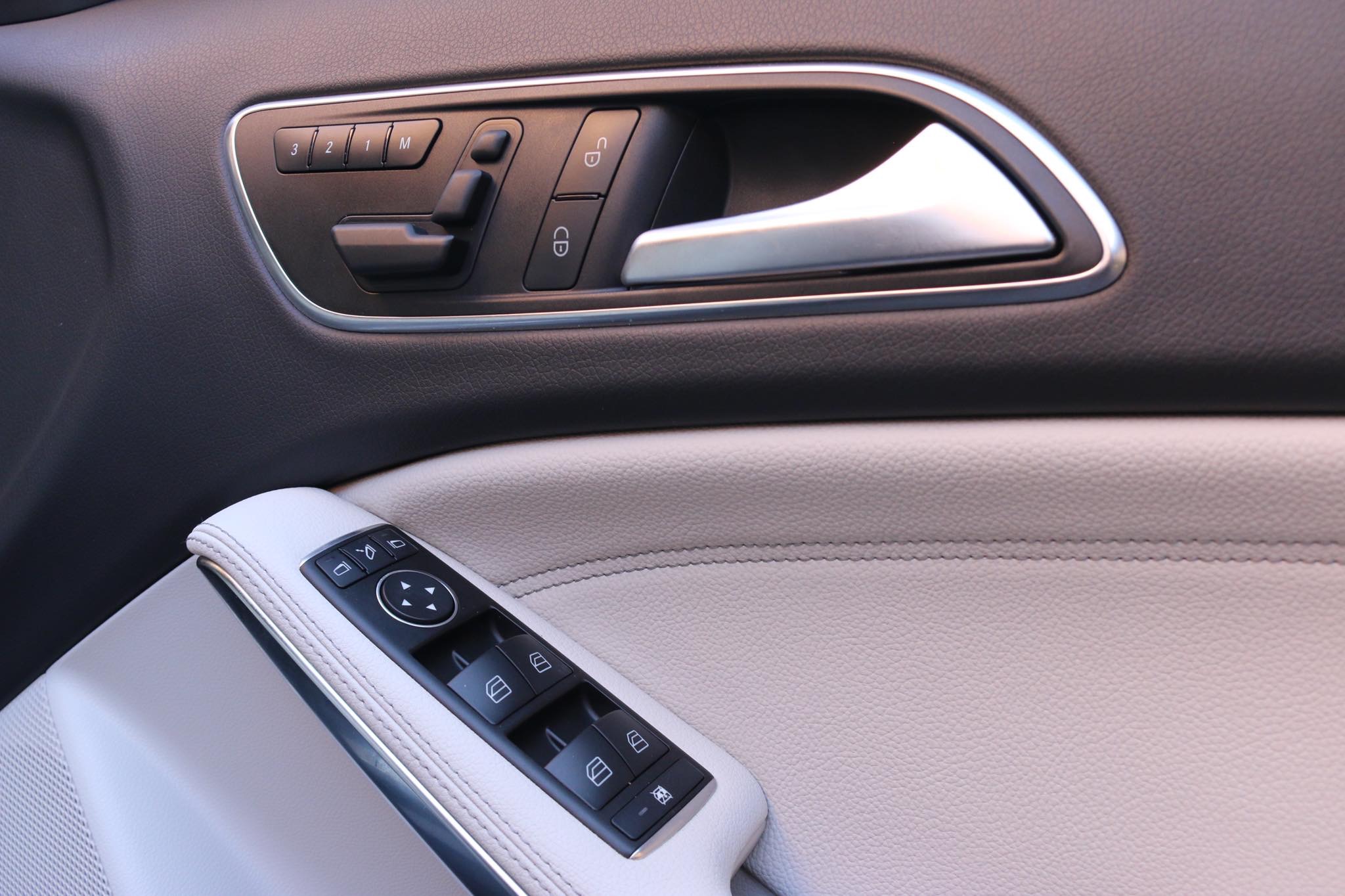 Mercedes-Benz GLA-Class X156 GLA200 ปี 2015 สีดำ (รูปที่ 18)