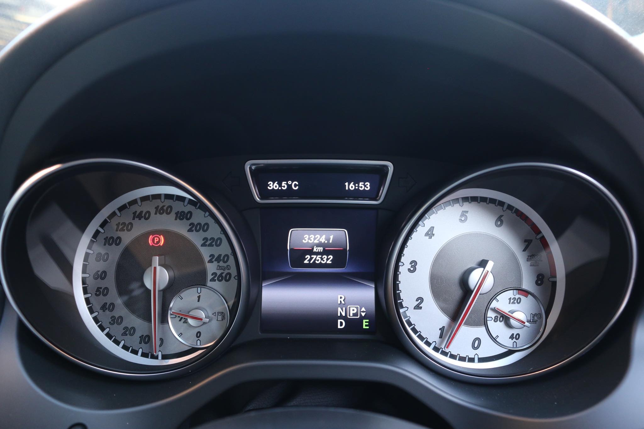 Mercedes-Benz GLA-Class X156 GLA200 ปี 2015 สีดำ (รูปที่ 25)