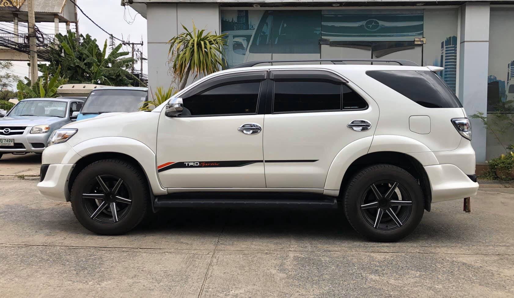 Toyota Fortuner ไมเนอร์เชนจ์ 2 ปี 2012 สีขาว (รูปที่ 4)