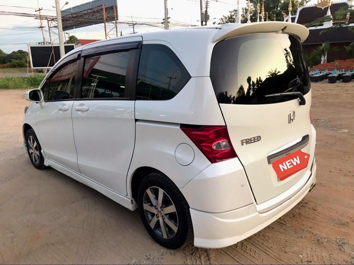 Honda Freed ปี 2012 สีขาว (รูปที่ 3)