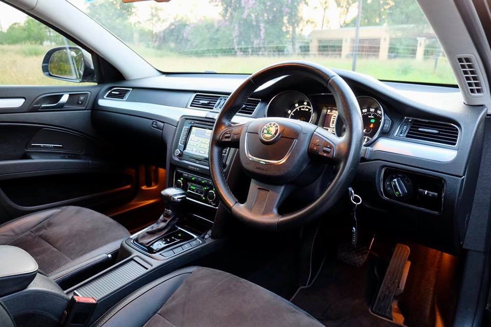 Skoda Superb ปี 2013 สีดำ (รูปที่ 10)