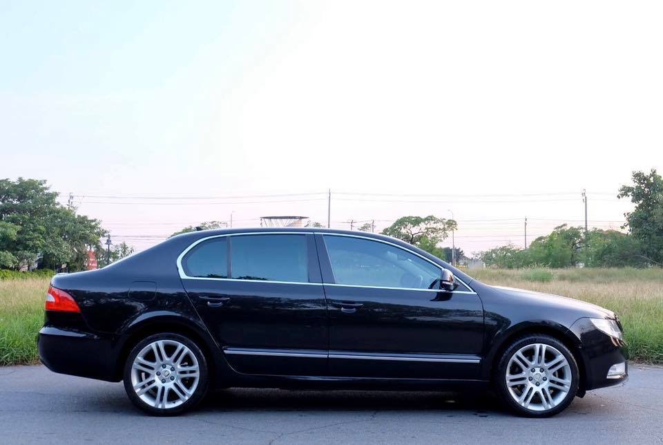 Skoda Superb ปี 2013 สีดำ (รูปที่ 4)